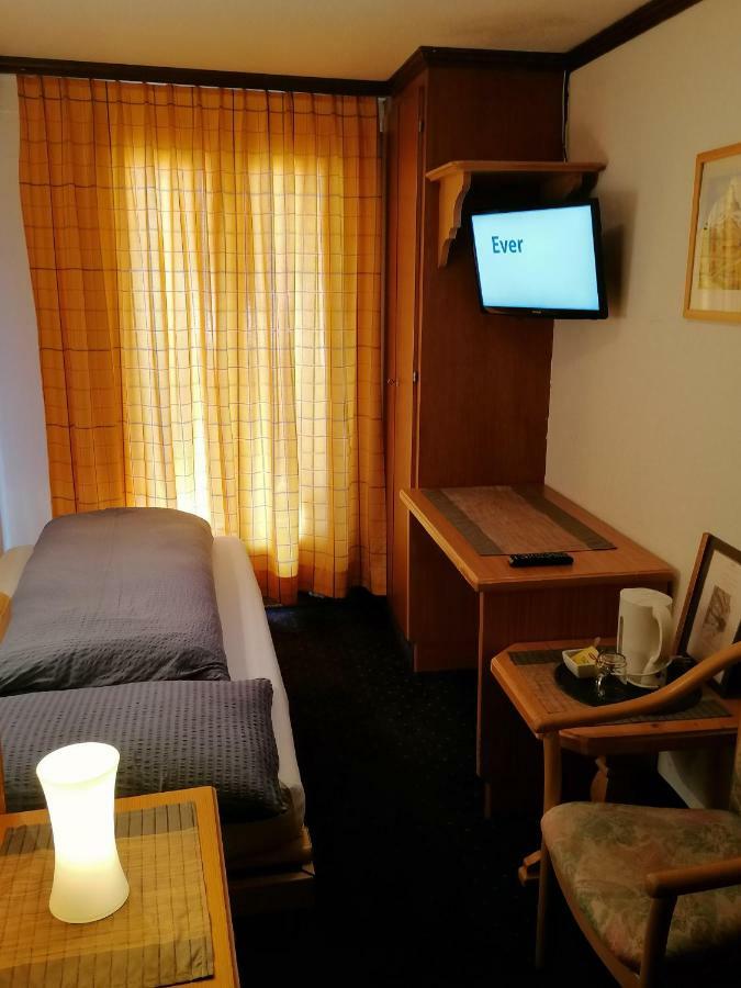 Petit Helvetia Budget Hotel Zermatt Eksteriør bilde
